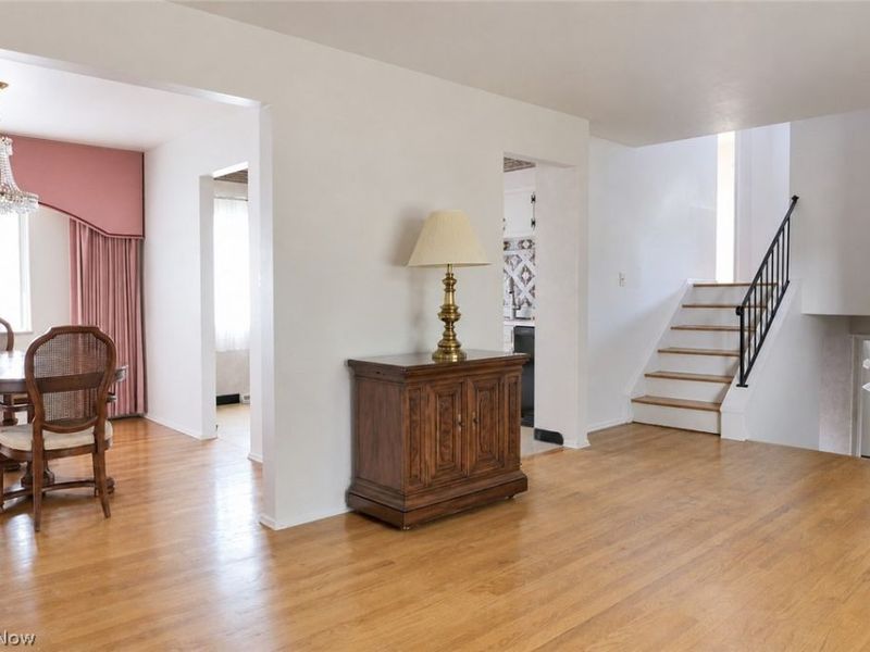 6221 Sequoia Drive, Parma, OH 44134 Photo 3