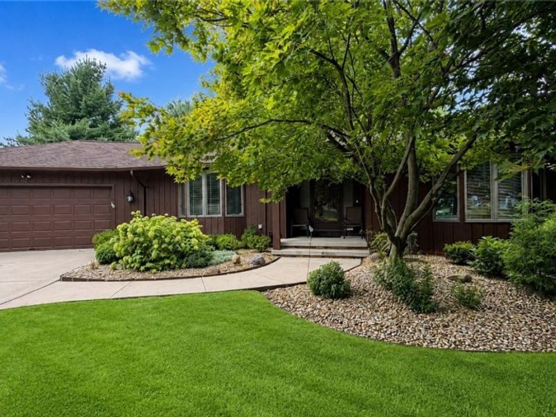504 Sandhurst Drive, Highland Heights, OH 44143 Photo 1