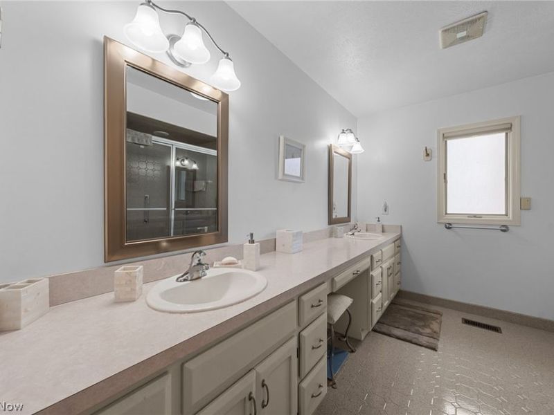 504 Sandhurst Drive, Highland Heights, OH 44143 Photo 18