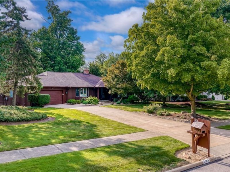 504 Sandhurst Drive, Highland Heights, OH 44143 Photo 2
