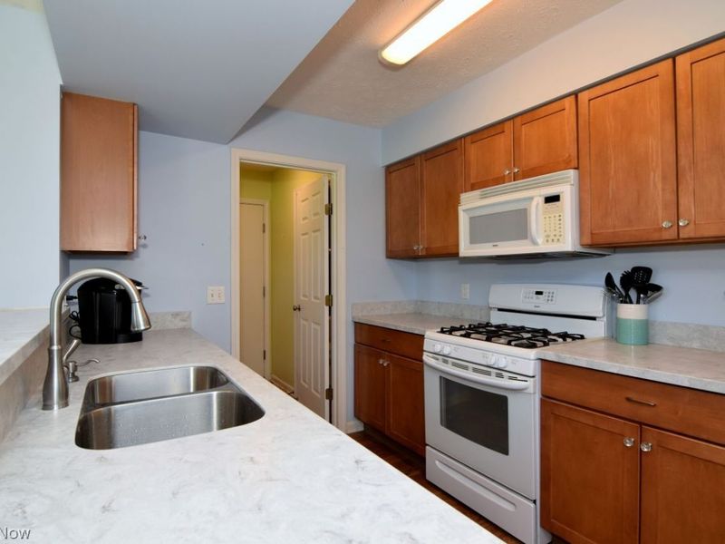 263 Teal Circle, Akron, OH 44319 Photo 12