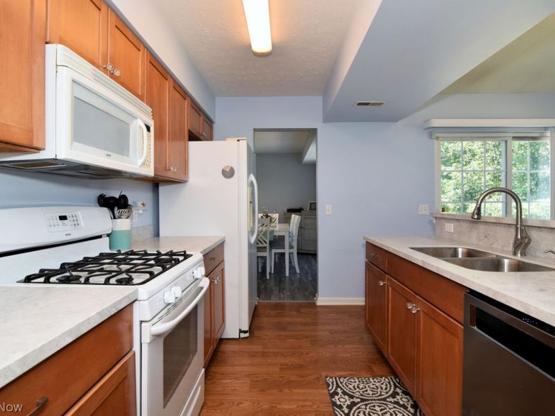263 Teal Circle, Akron, OH 44319 Photo 9