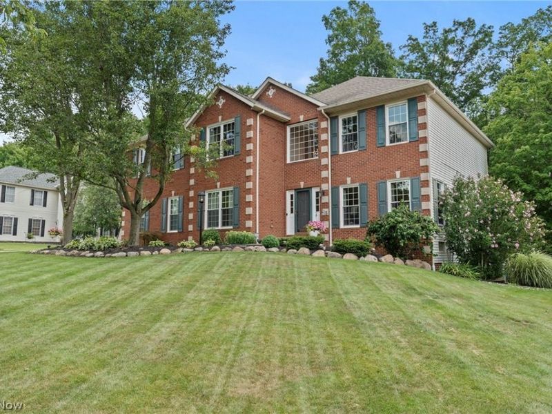215 Beaumont Trail, Aurora, OH 44202 Photo 2
