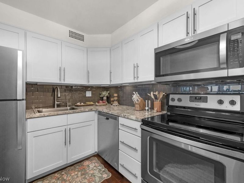 12700 Lake Avenue, Unit 3004, Lakewood, OH 44107 Photo 19