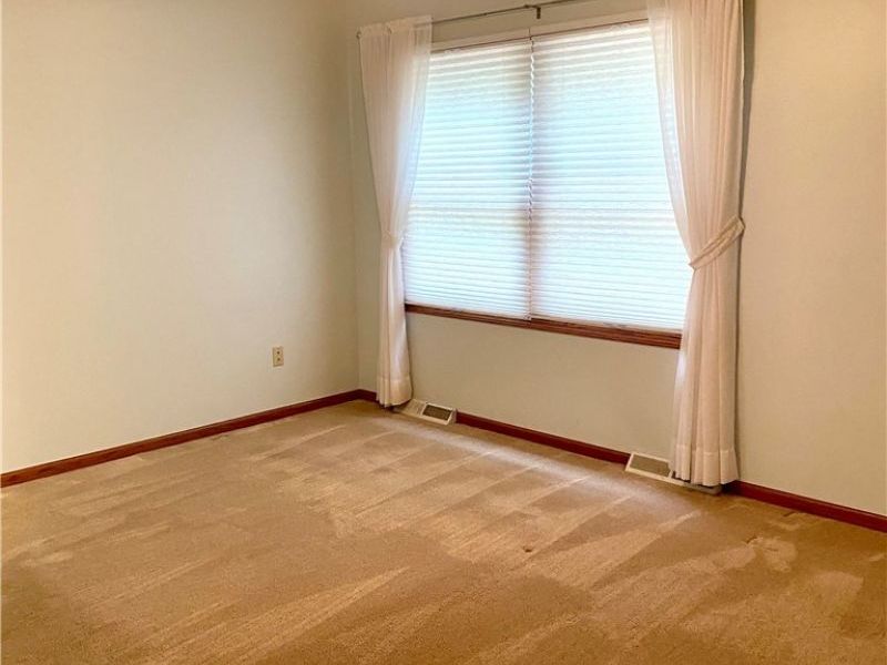 104 Waters Edge Drive, Elyria, OH 44035 Photo 8
