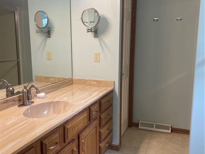 104 Waters Edge Drive, Elyria, OH 44035 Photo 9