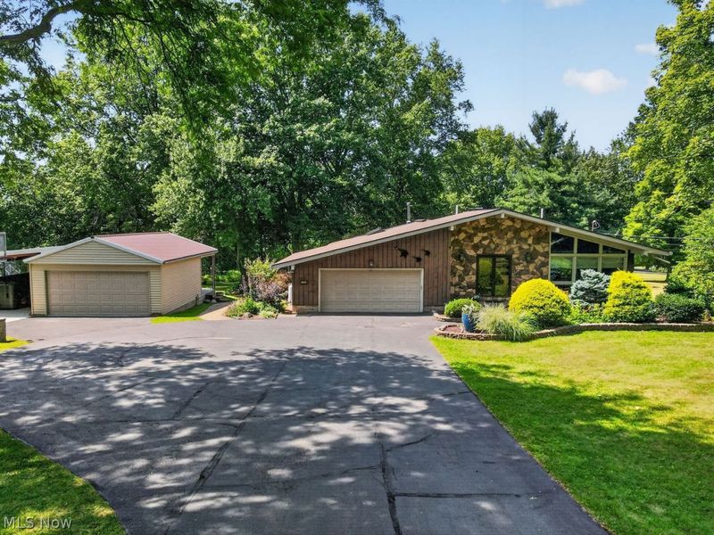 11190 W Walnut Ridge Road, Chesterland, OH 44026 Photo 2