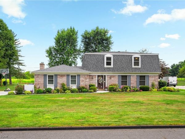 1375 Chelmsford Street NW, North Canton, OH 44720
