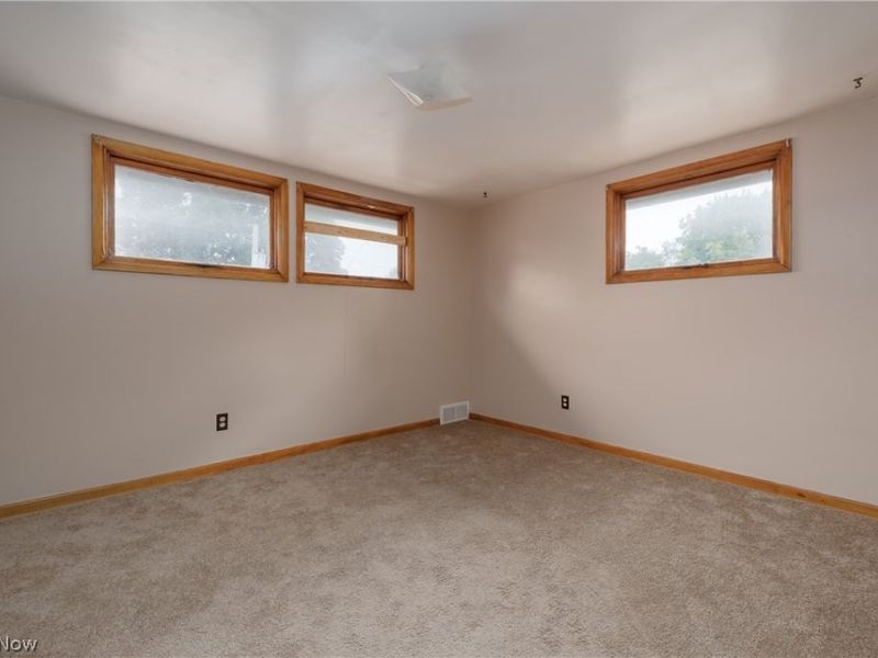 211 Clara Court, Louisville, OH 44641 Photo 11