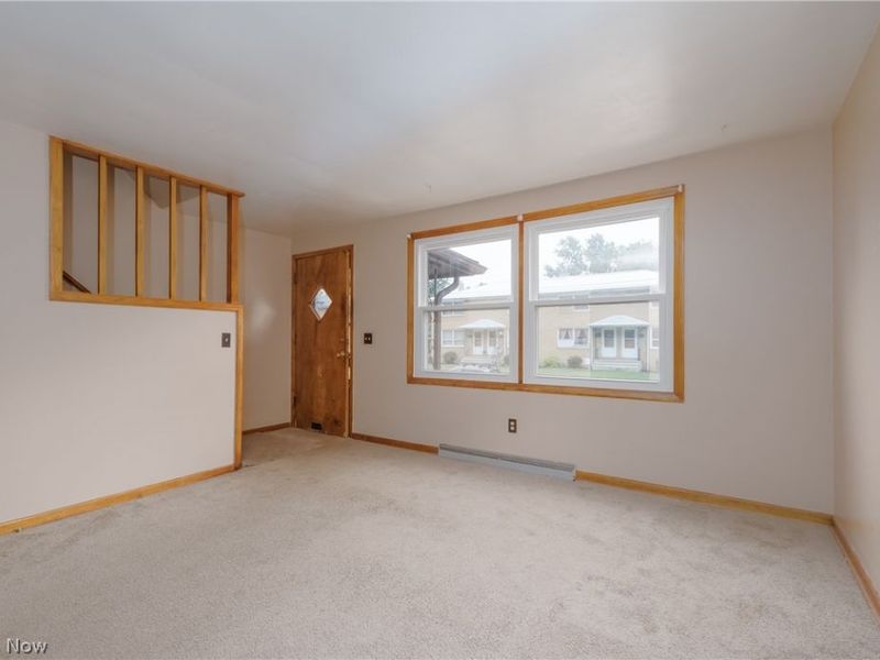 211 Clara Court, Louisville, OH 44641 Photo 3