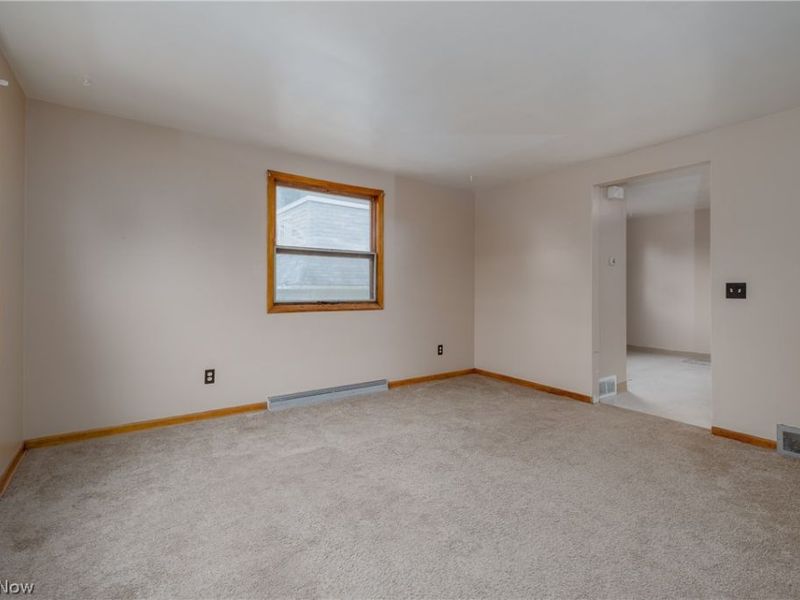211 Clara Court, Louisville, OH 44641 Photo 5