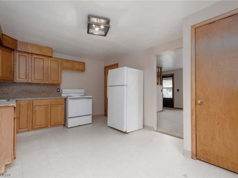 211 Clara Court, Louisville, OH 44641 Photo 6