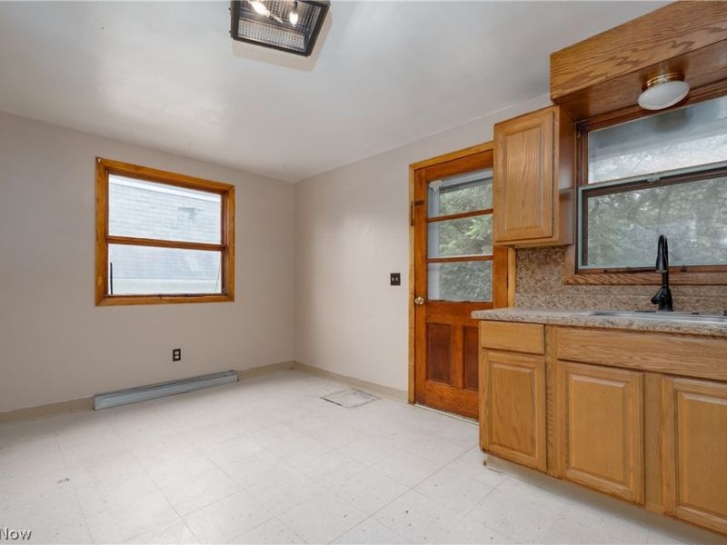 211 Clara Court, Louisville, OH 44641 Photo 7