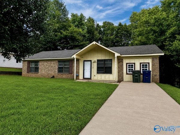 3137 NW Gayhart Drive NW, Huntsville, AL 35810