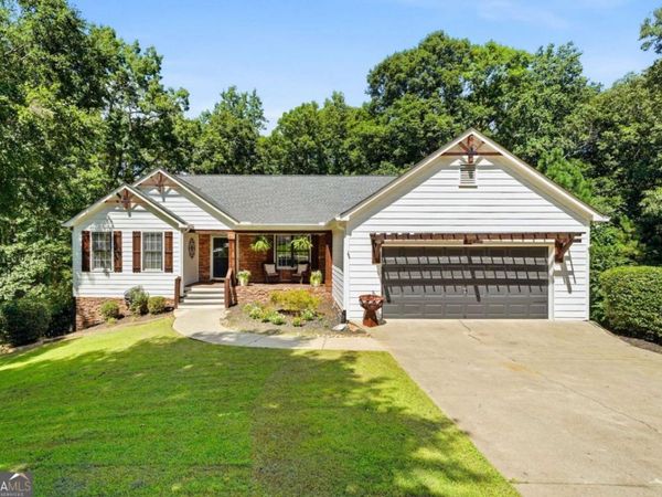 212 Oak Hollow Court, White, GA 30184