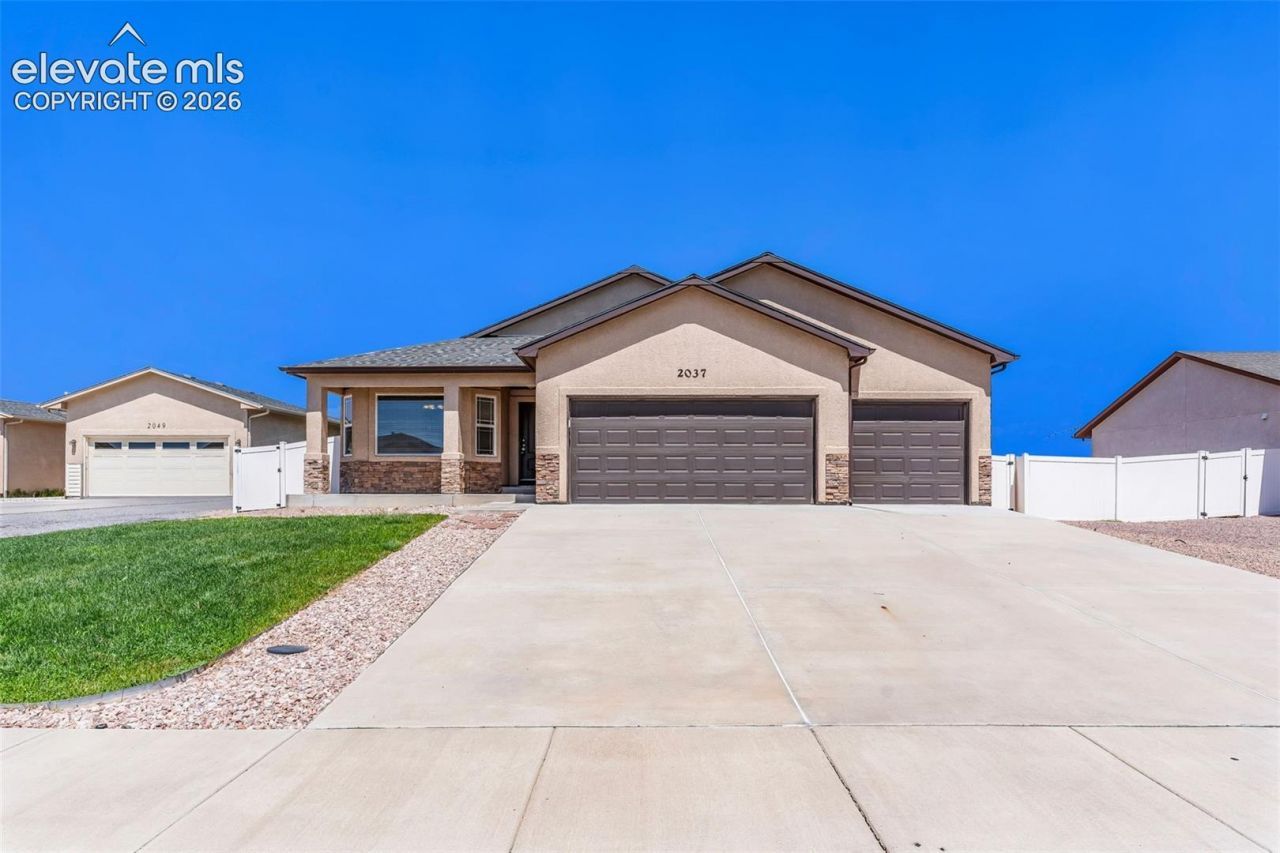 2037 Kingbird Court, Pueblo, CO 81008 Main Photo