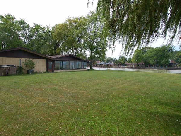 227 Bayside Drive, Bay City, MI 48706