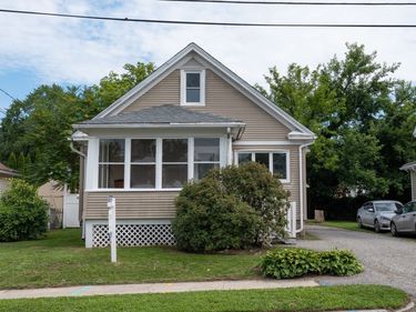 17 Bushwick Place, Springfield, MA 01109