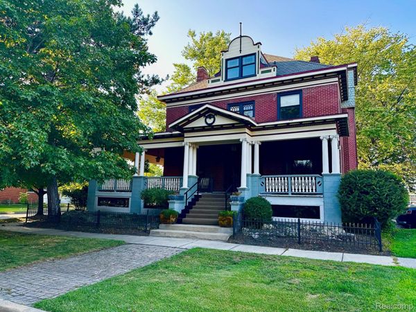 96 Vinewood Street , Wyandotte, Mi 48192