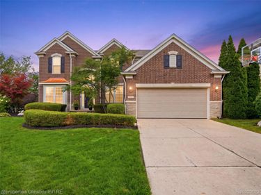 24307 Padstone Dr, Lyon Township, Mi 48178
