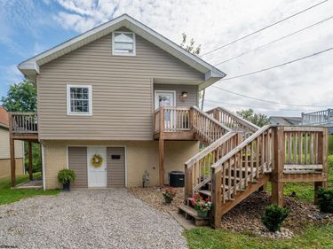 576 New York Avenue, Westover, WV 26501