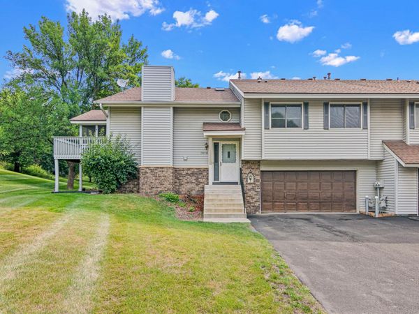 1048 Aston Circle , Burnsville, MN 55337