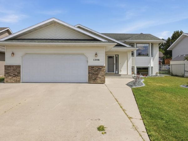 1206 18th Street N, Moorhead, MN 56560