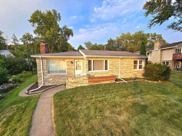 1736 E Shore Drive , Maplewood, MN 55109