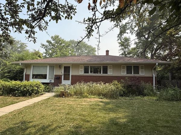 5788 N Milwaukee River PARKWAY, Glendale, WI 53209