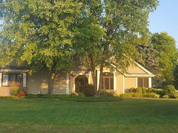 W263N2367 Deer Haven DRIVE, Pewaukee, WI 53072