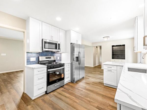 5315 S Maryknoll DRIVE, New Berlin, WI 53151