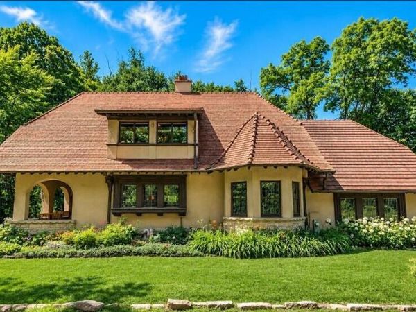 6789 N Elm Tree ROAD, Glendale, WI 53217