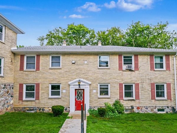 1323 E Randolph COURT, Unit B, Milwaukee, WI 53212