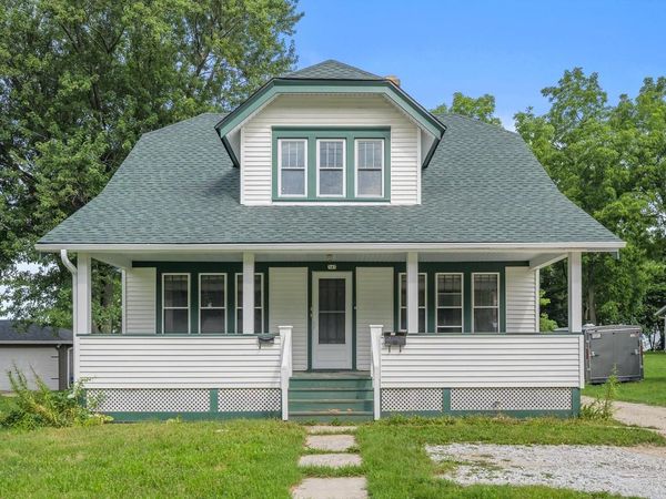347 Prospect AVENUE, Pewaukee, WI 53072