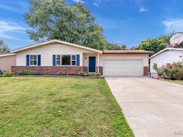 5537 Valleyside Lane, St Louis, MO 63128