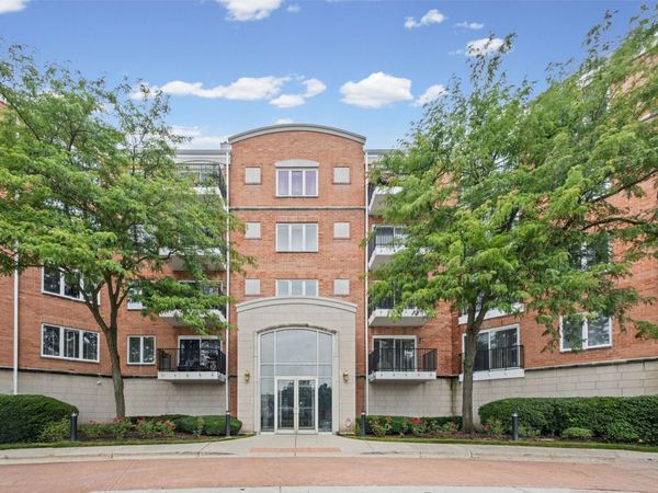 451 Town Place Circle , Unit 202, Buffalo Grove, IL 60089