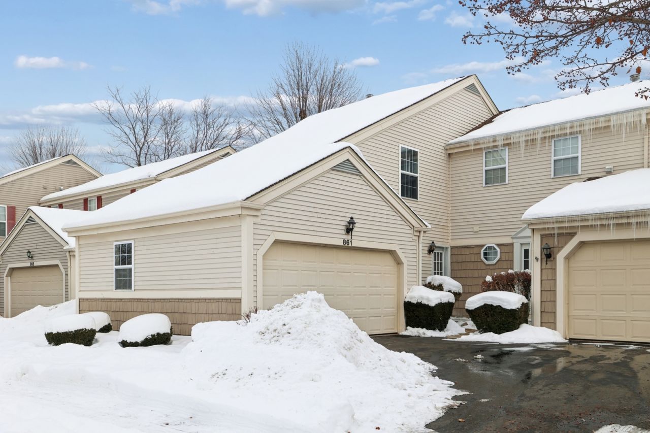 861 Village Circle, Unit 861, Marengo, IL 60152 Main Photo