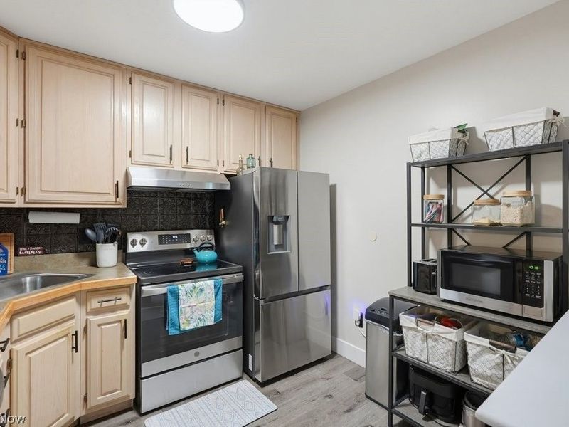 2891 Heatherwood Court , Stow, OH 44224 Photo 8