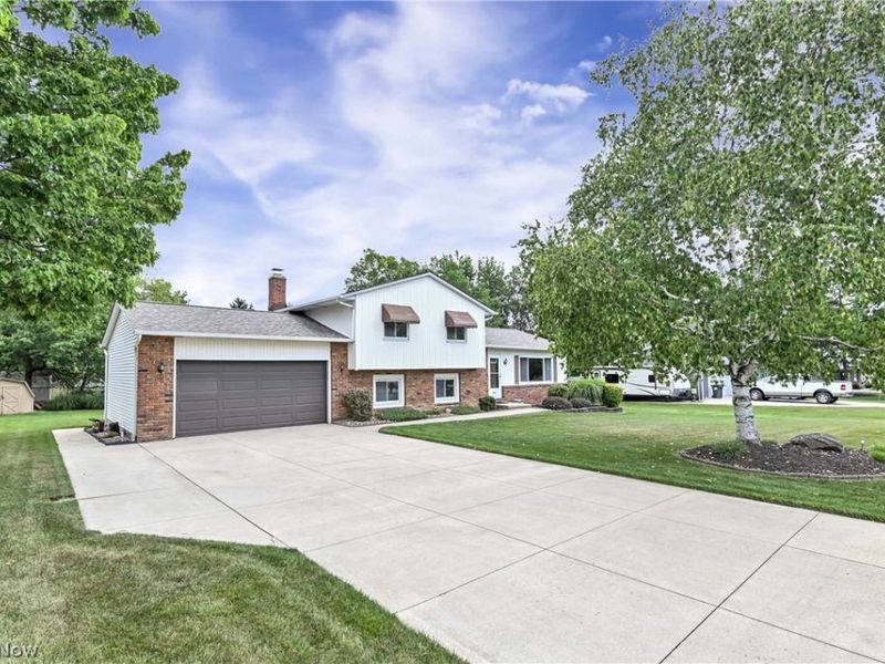 8123 Stuart Court, North Royalton, OH 44133 Photo 2