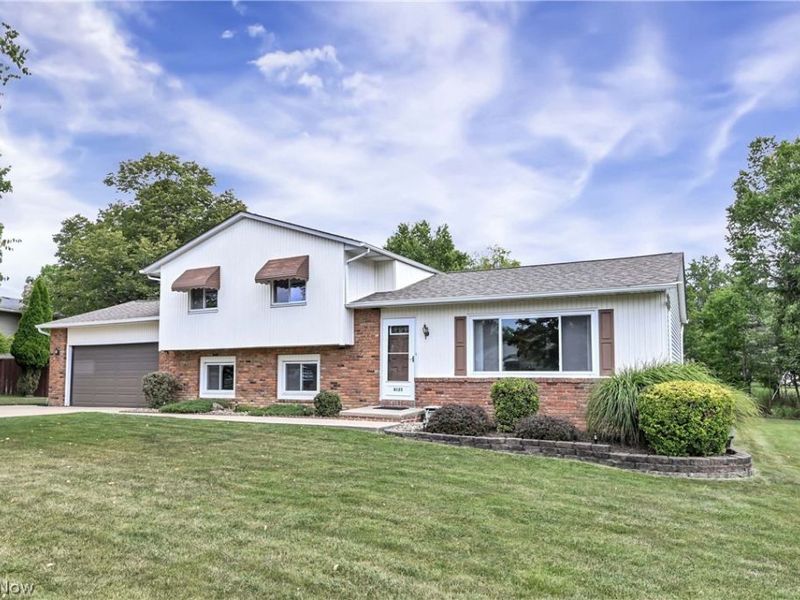 8123 Stuart Court, North Royalton, OH 44133 Photo 3