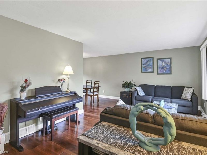 8123 Stuart Court, North Royalton, OH 44133 Photo 6