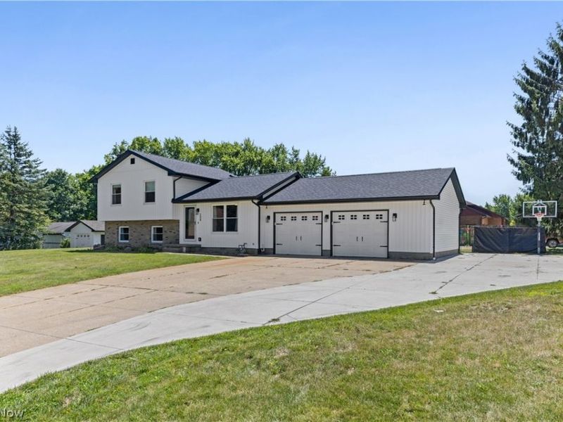 1524 Hightower Drive , Uniontown, OH 44685 Photo 3