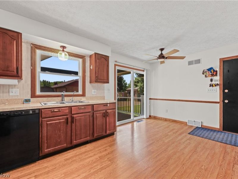 1524 Hightower Drive , Uniontown, OH 44685 Photo 8