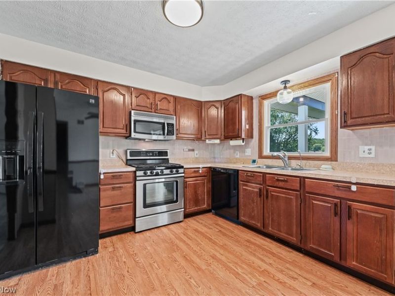 1524 Hightower Drive , Uniontown, OH 44685 Photo 9