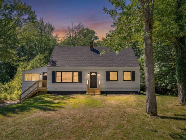 30 Mallett Drive , Topsham, ME 04086