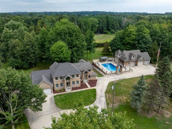 900 Pine Grove Drive E, Weidman, MI 48893