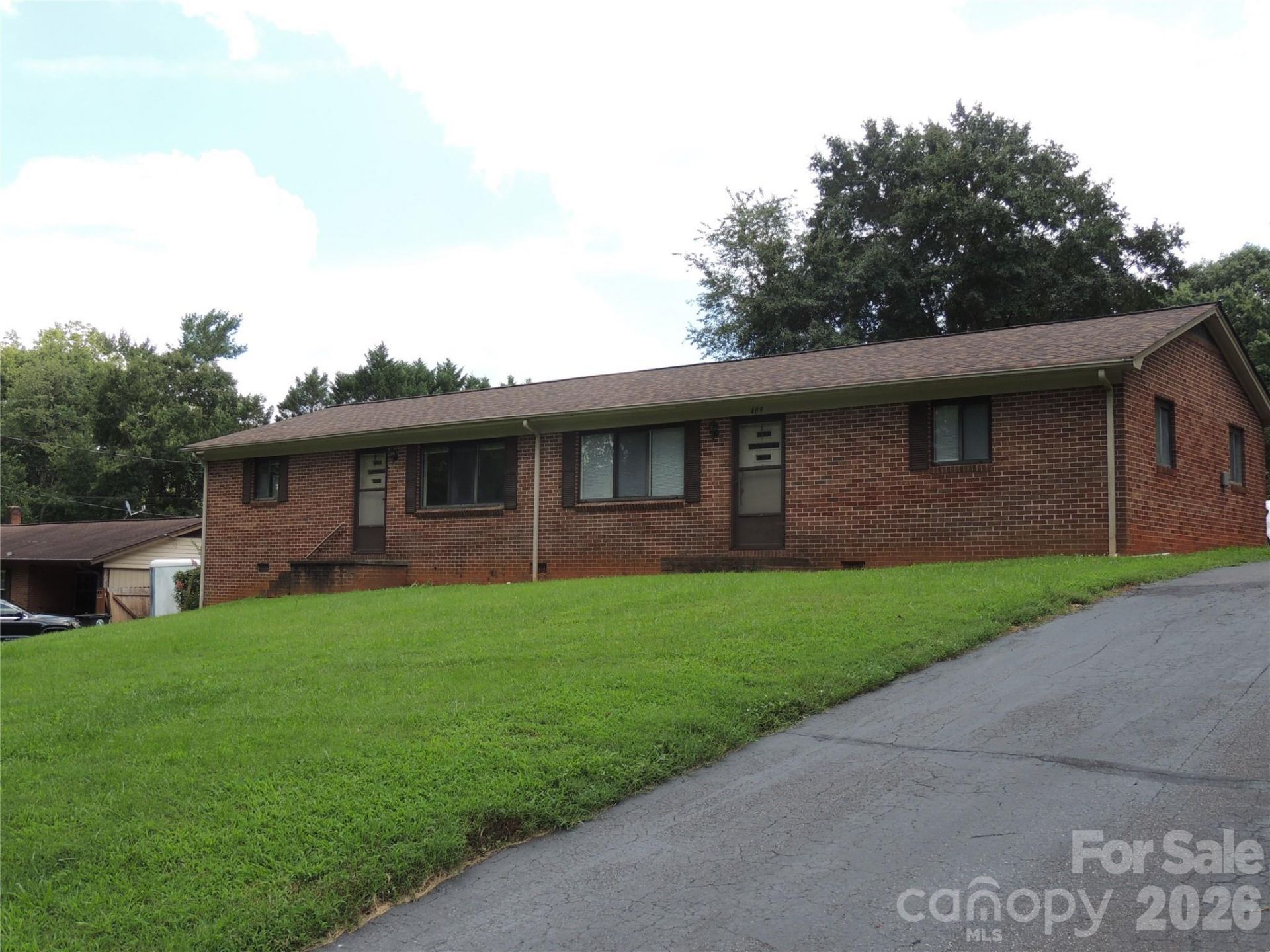 409 East K Street E, Newton, NC 28658 Main Photo