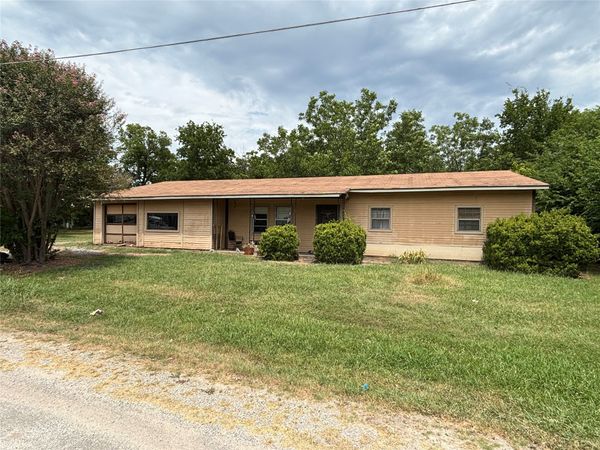 106 Russell Road , Caddo, OK 74729