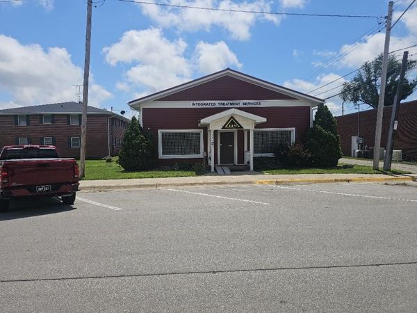 303 S 2nd Avenue W, Newton, IA 50208