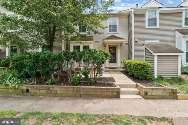 5965 Havener House Way, Centreville, VA 20120 Main Photo